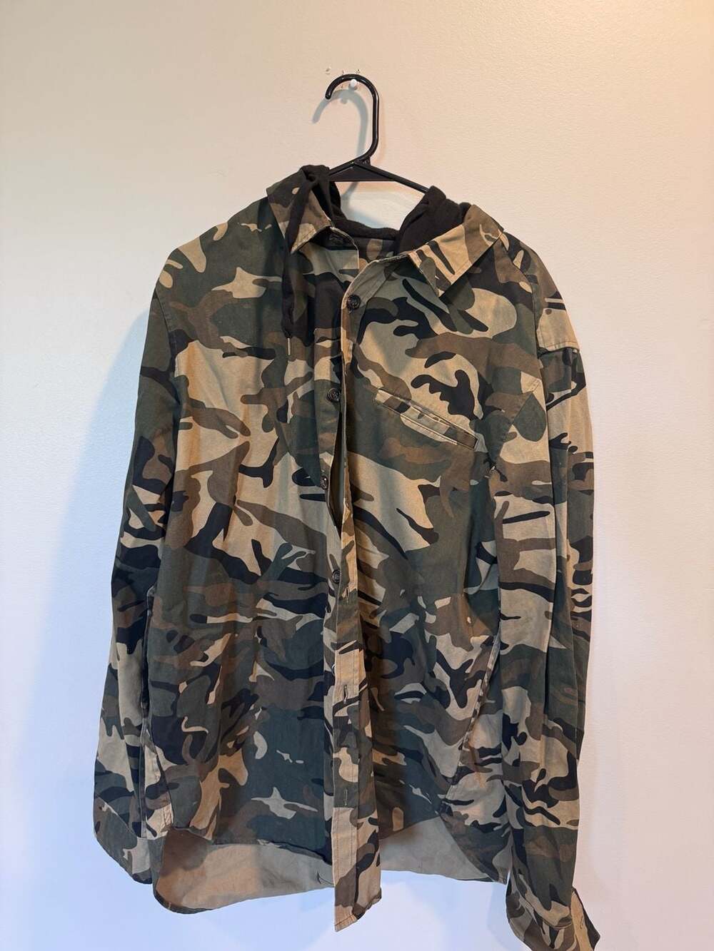 Forever 21 Men's Camouflage Button-Down Long Sleeve Shirt with Attached Hood